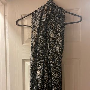 Black and white scarf